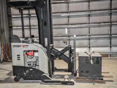 Scissors Reach Forklift